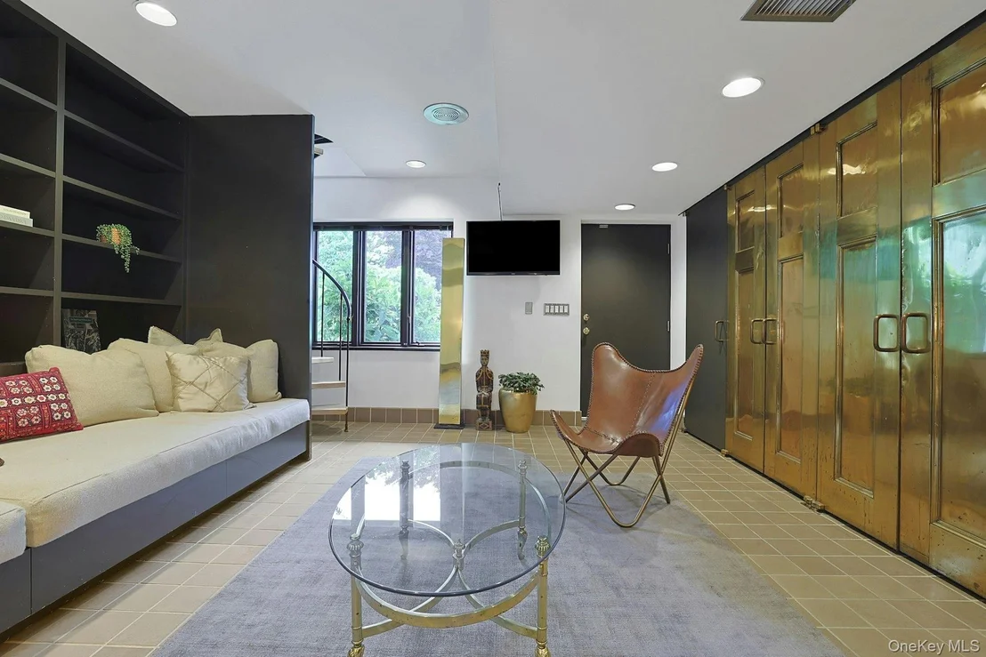 Photo of 10 Cypress Point Drive