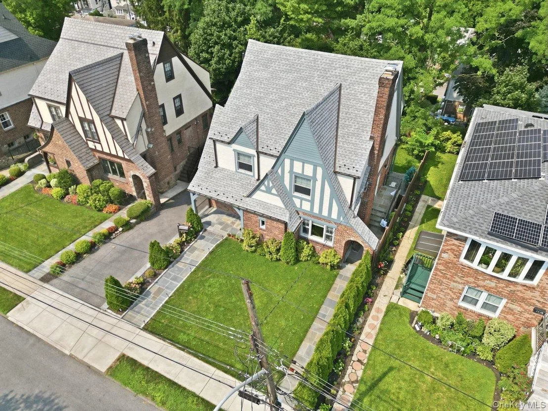 Photo of 277 Devoe Avenue