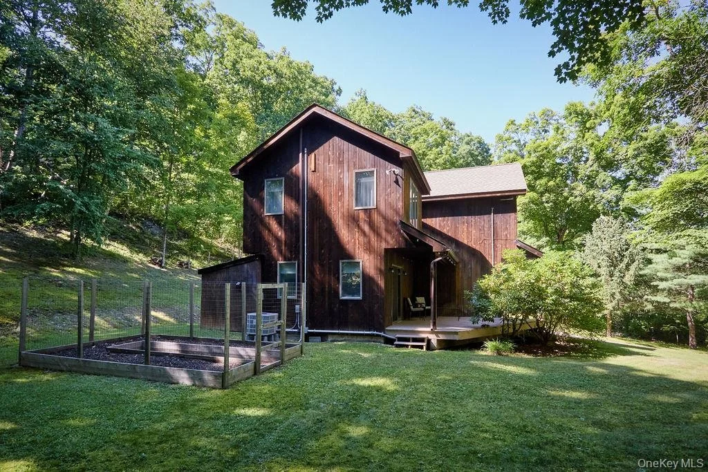 Photo of 10 Dickman Farm Road