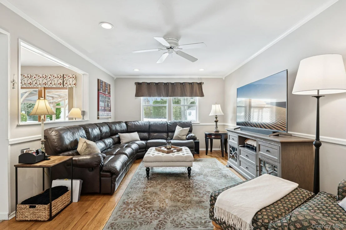Photo of 2 Robert Crescent