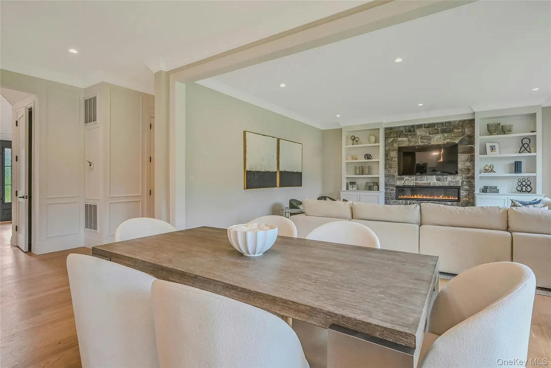 Photo of 107 Cedar Swamp Road