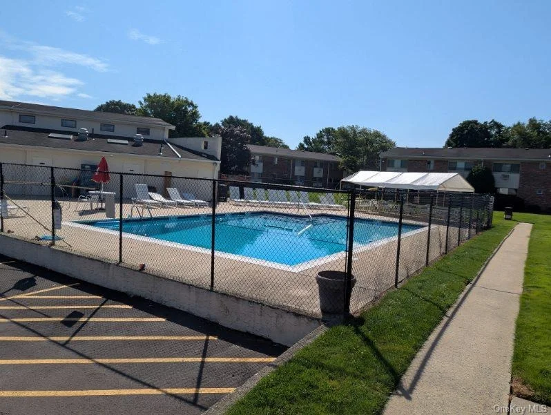 Photo of Unit 7B at 2435 Union Boulevard