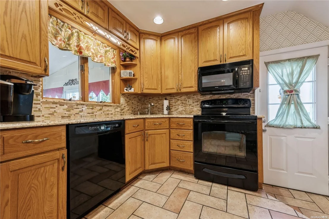 Photo of 9 W Roydon Drive