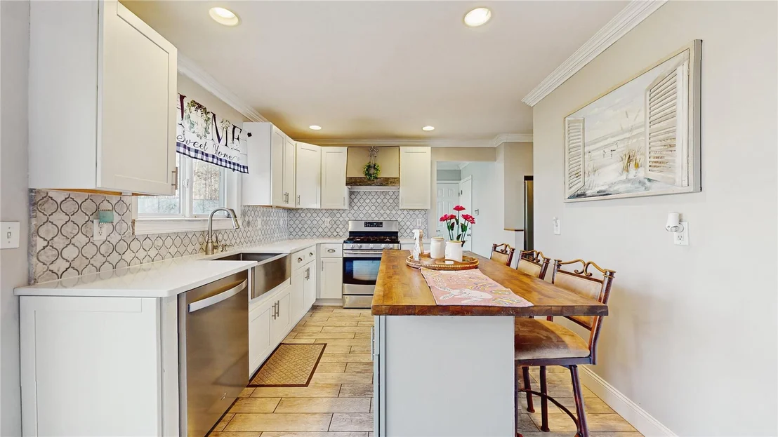 Photo of 33 Summersweet Drive