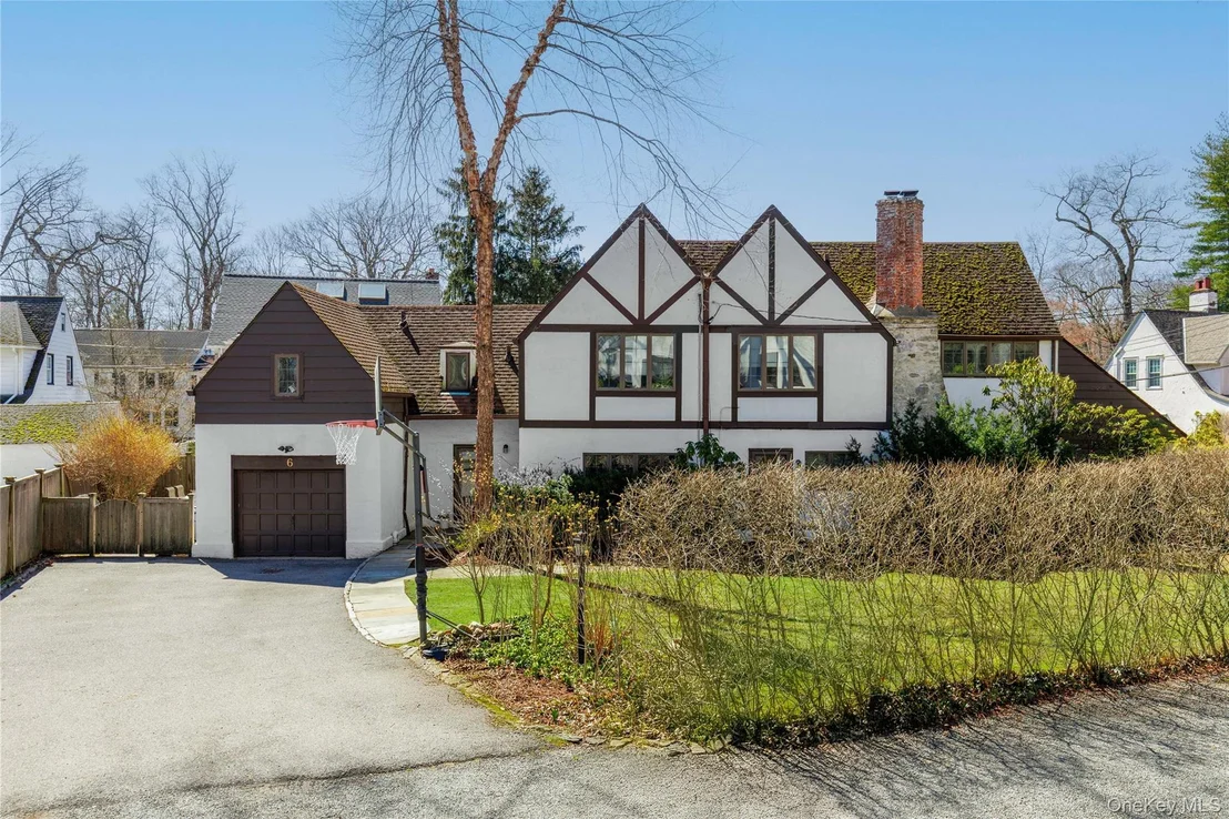 Photo of 6 Walbrooke Circle