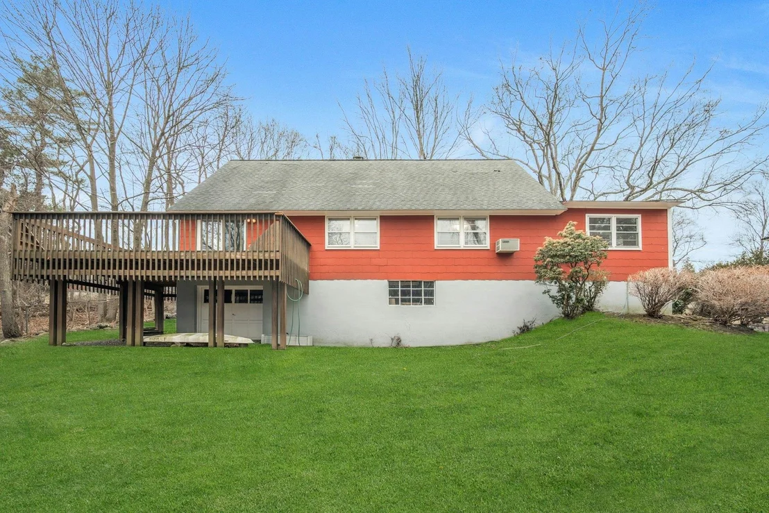 Photo of 180 N Hampton Drive
