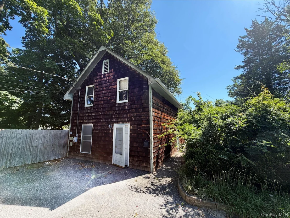 Photo of 75 Old Field Road