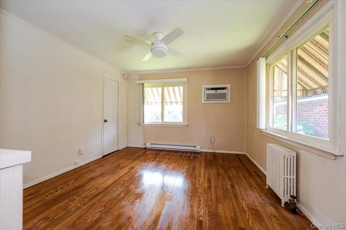 Photo of 715 Iris Street