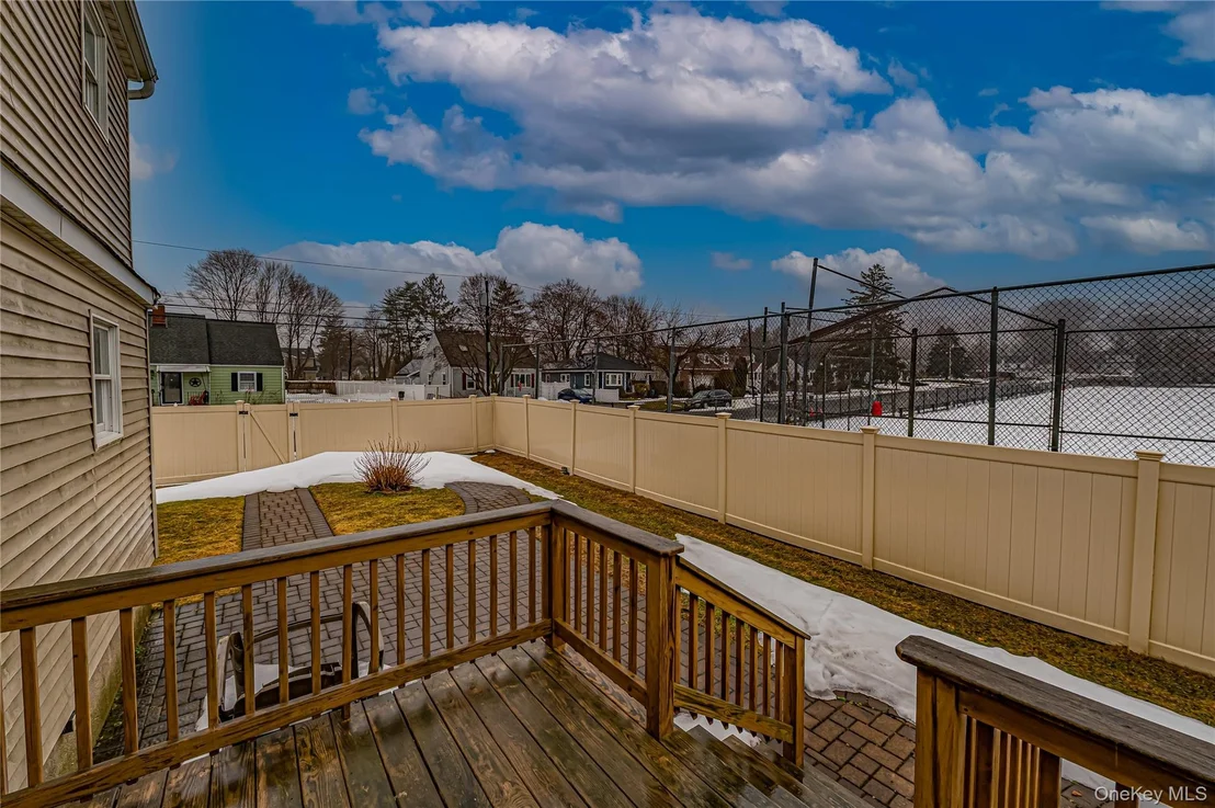 Photo of 33 Maple Avenue