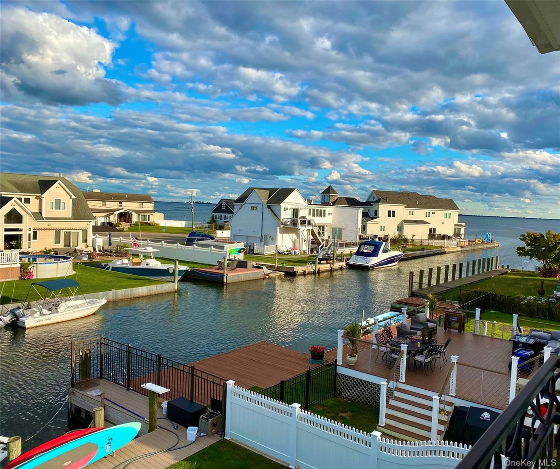 Photo of 141 Sequams Lane W