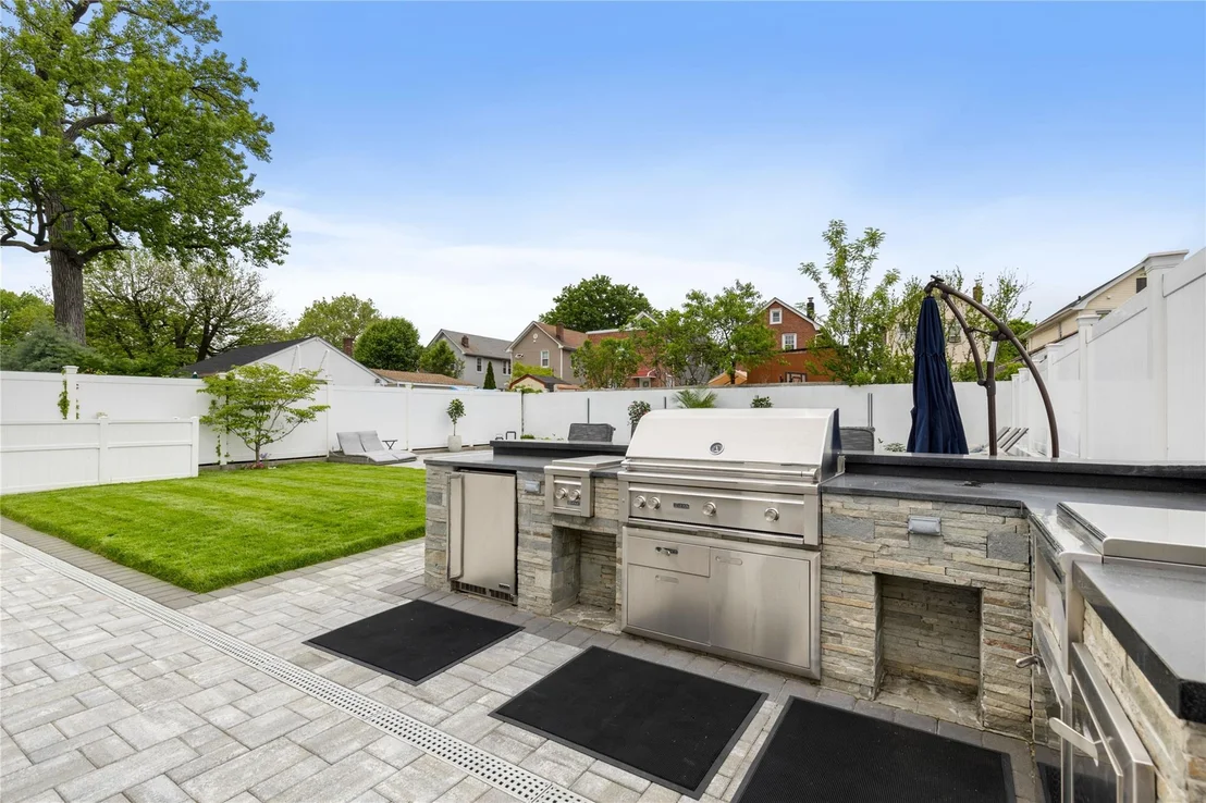 Photo of 1466 Dwight Place