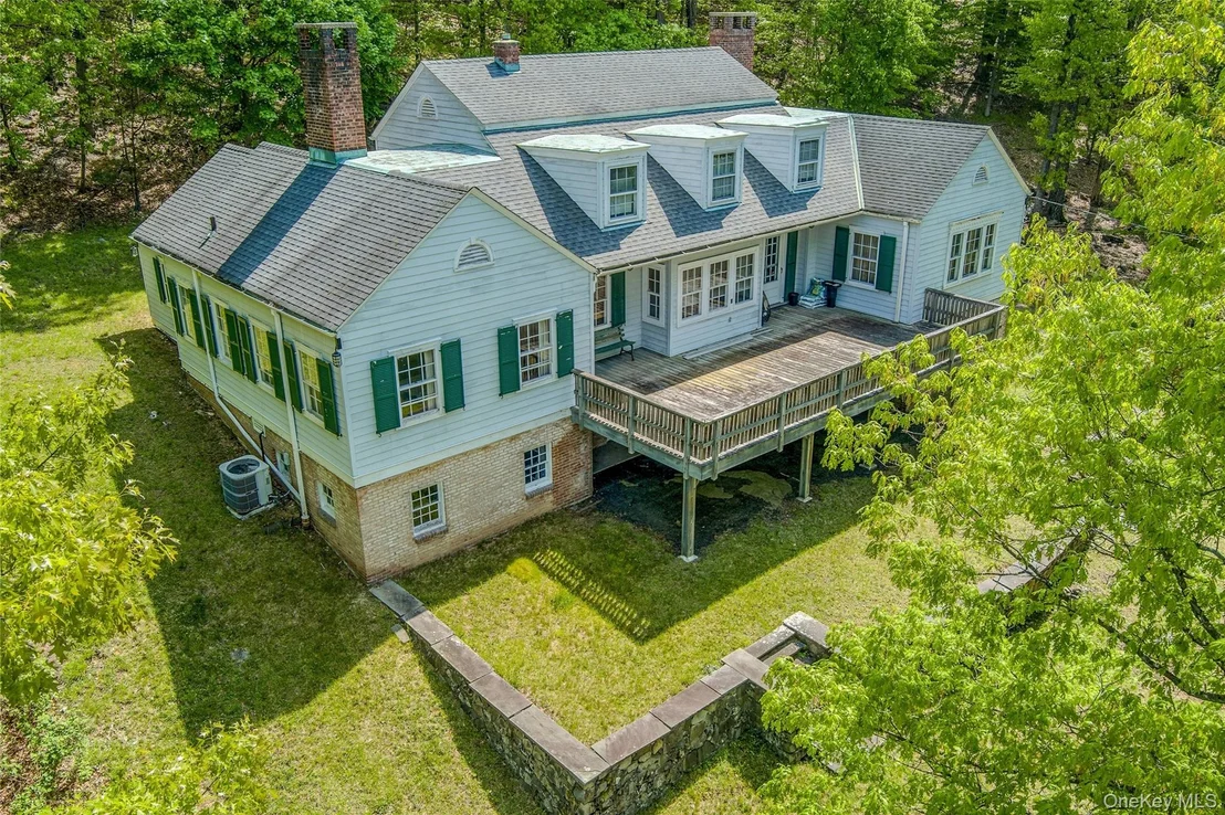 Photo of 982 Bradley Parkway