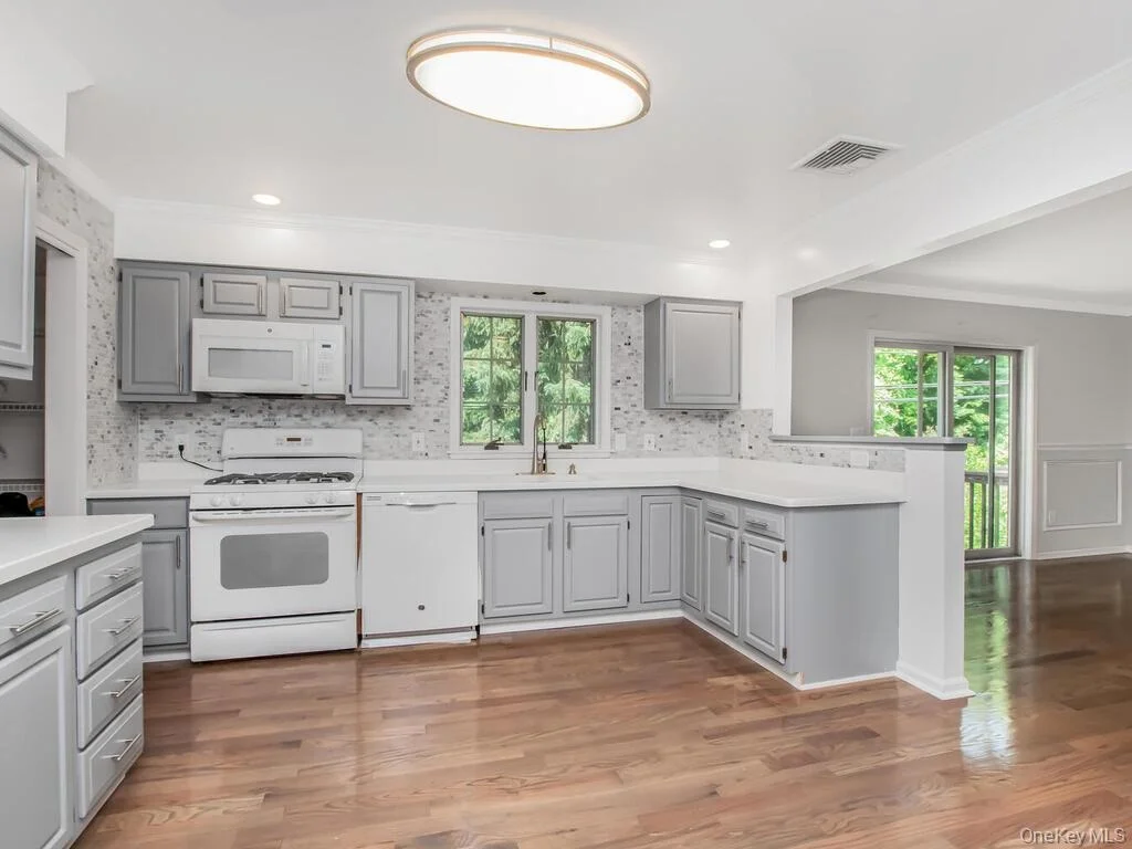 Photo of 237 Brady Avenue