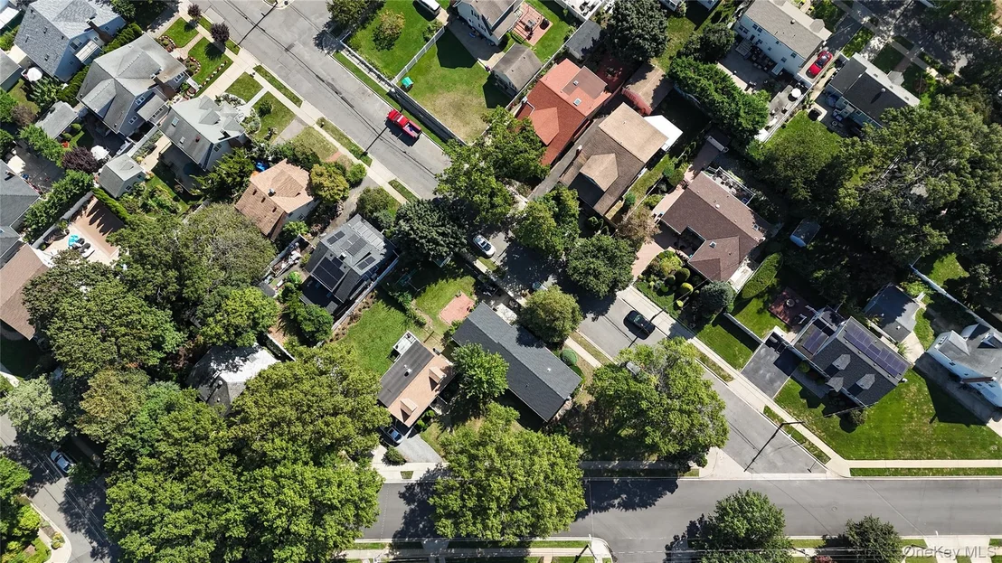 Photo of 1691 Ivanhoe Drive