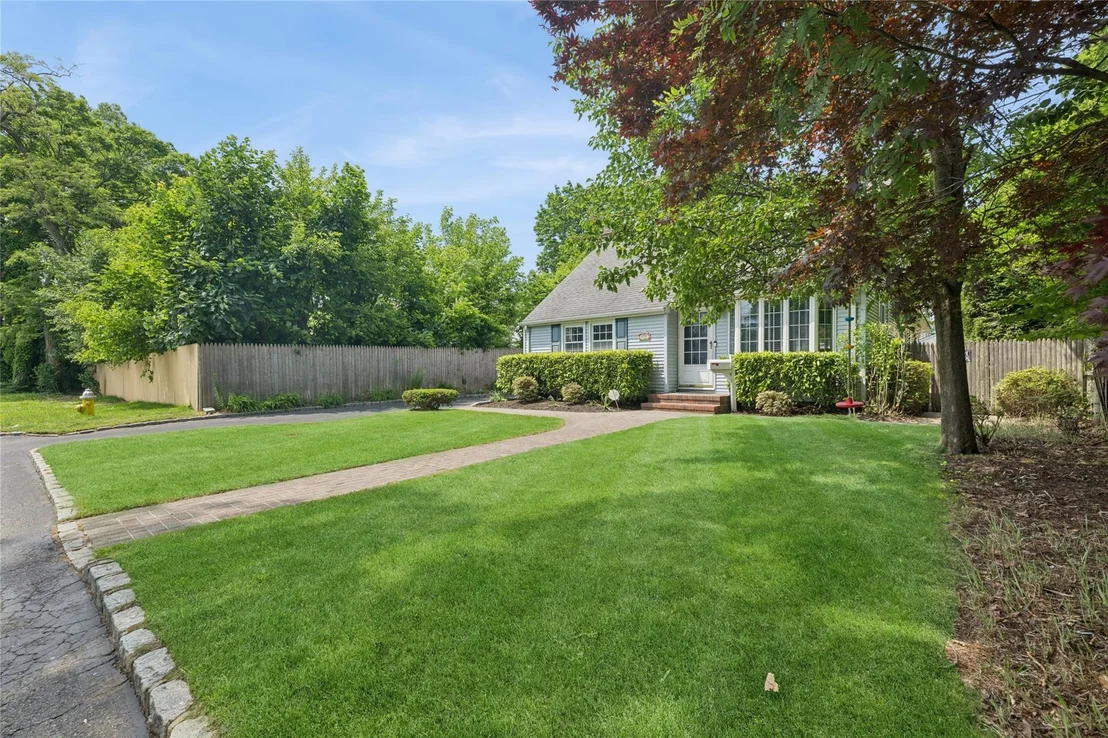 Photo of 15 W Hemlock Street