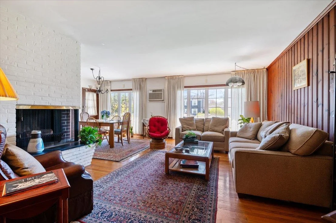 Photo of 808 De Mott Ave