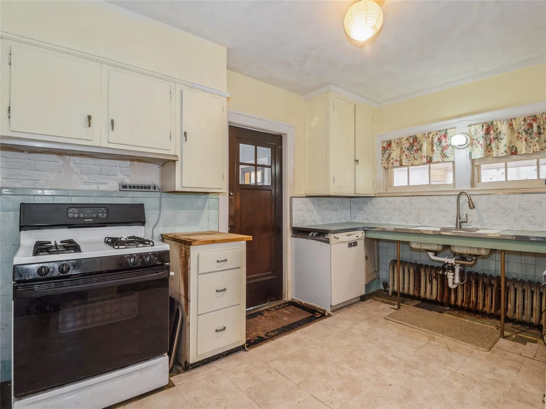 Photo of 20 Adriance Avenue