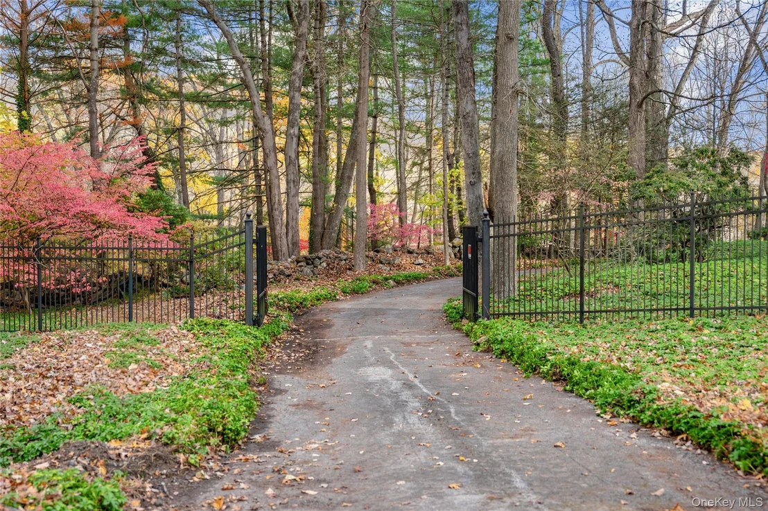 Photo of 115 Old Roaring Brook Road
