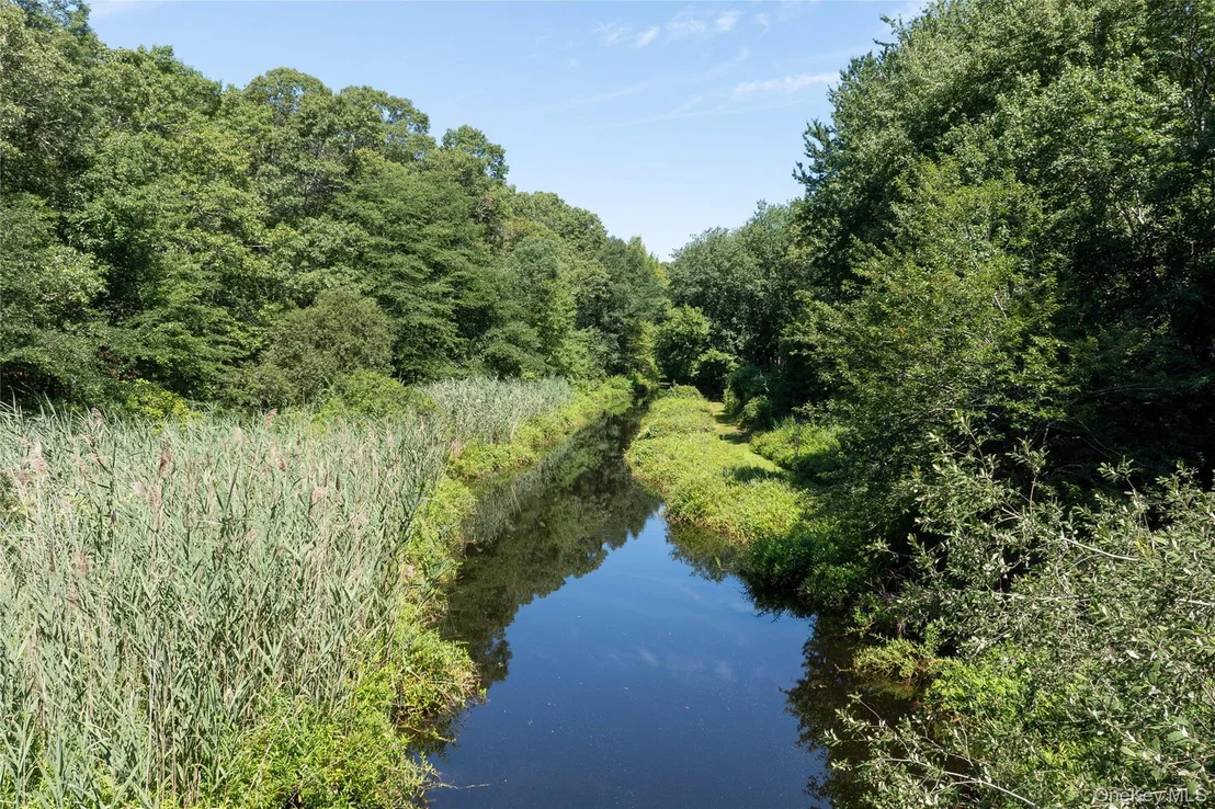 Photo of 2450 Main Road
