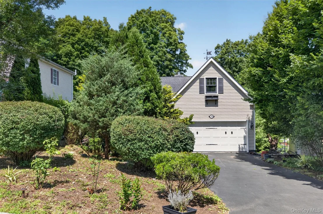 Photo of 708 Kossuth Place