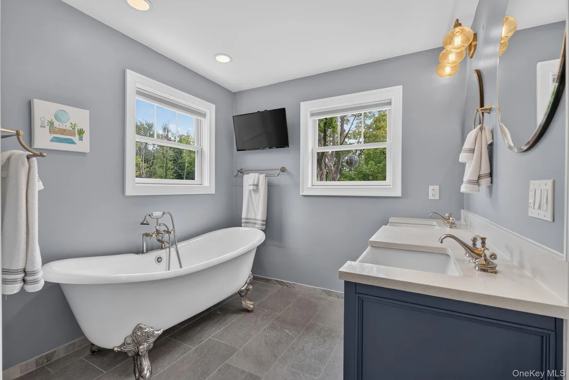 Photo of 42 Colonial Avenue