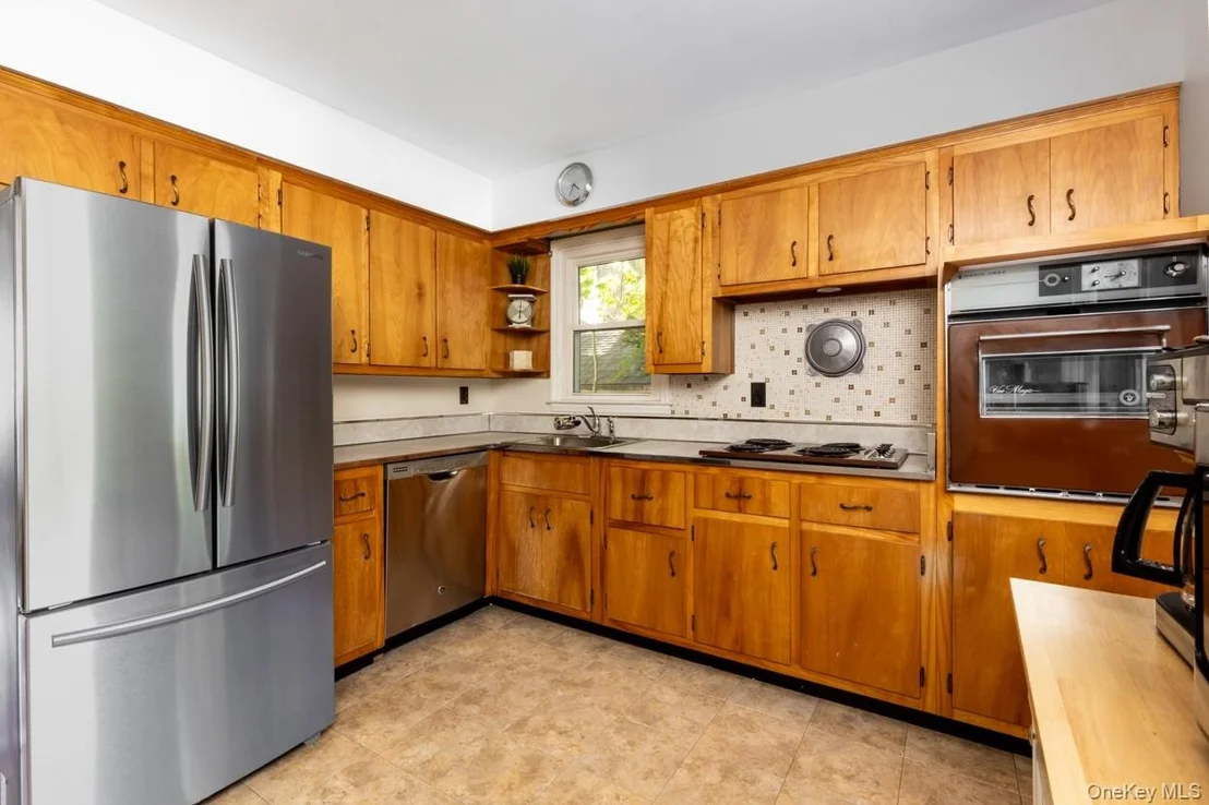 Photo of 3015 Post Avenue