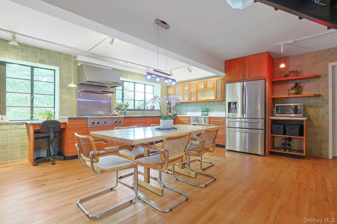 Photo of 75 Lakeside Drive