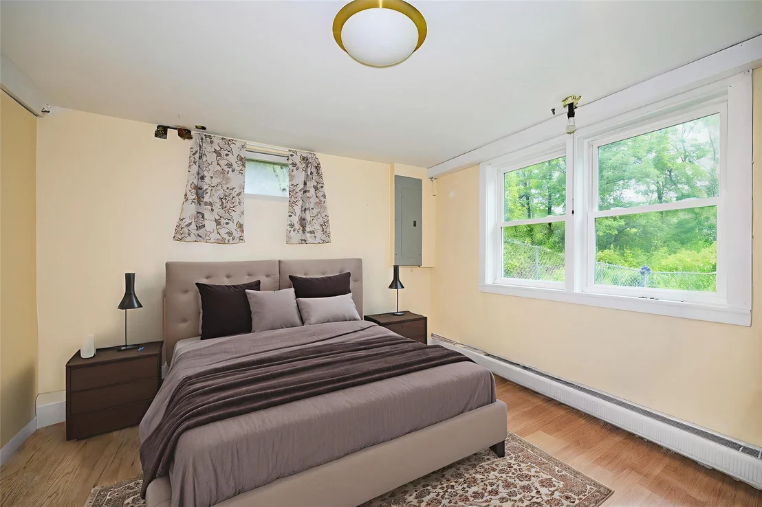 Photo of 16 Bushwick Road