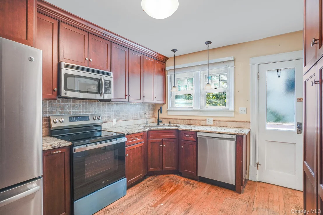 Photo of 170 Hooker Avenue