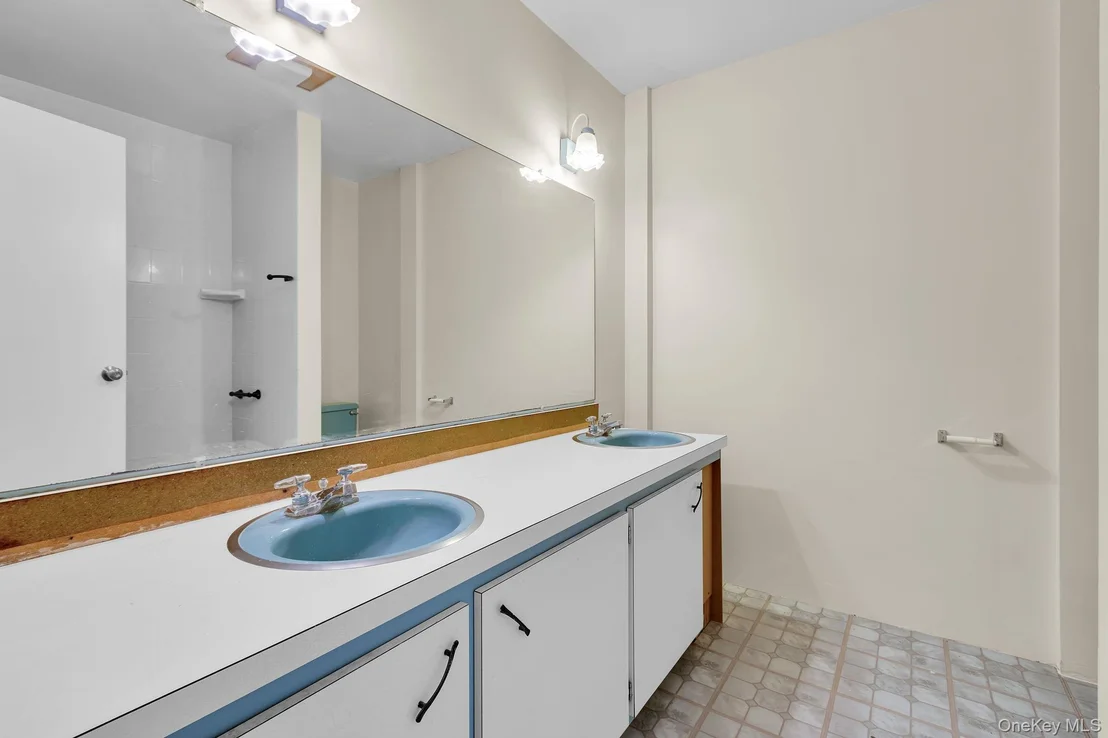 Photo of 172 Cornwall Hill Road