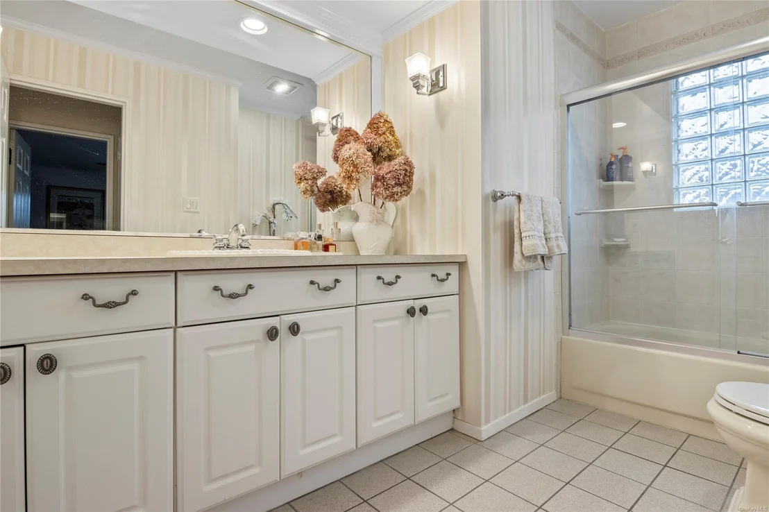 Photo of 25 Saratoga Drive