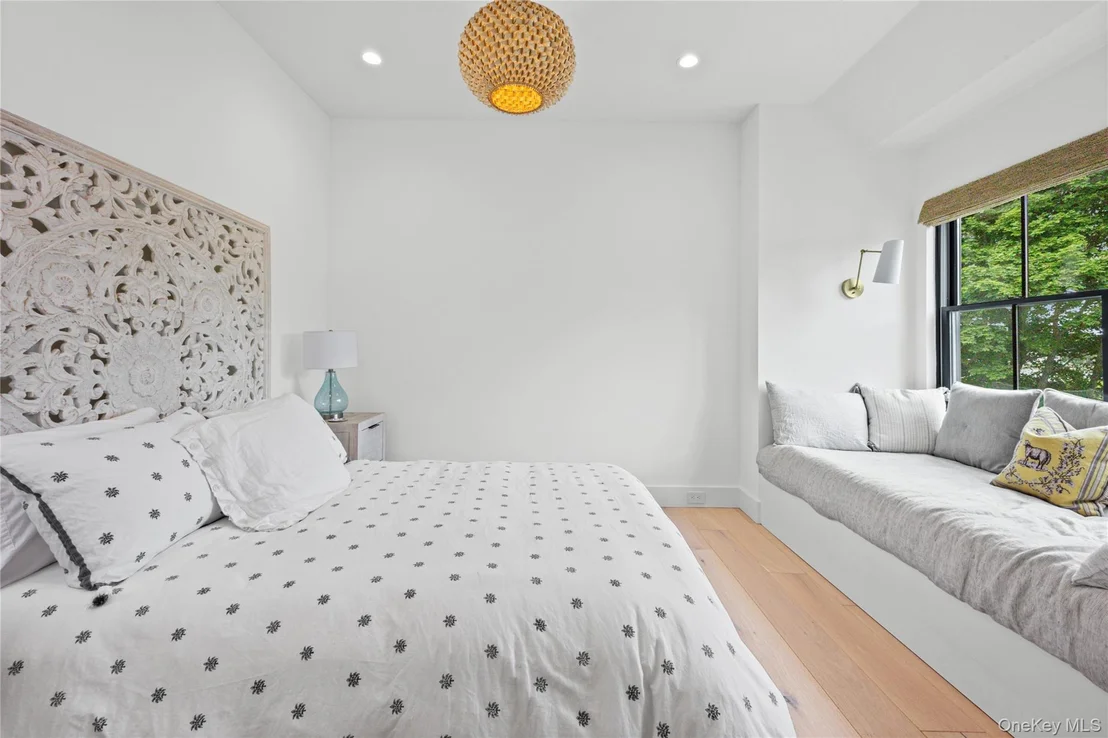 Photo of 405 Williamsburgh Drive