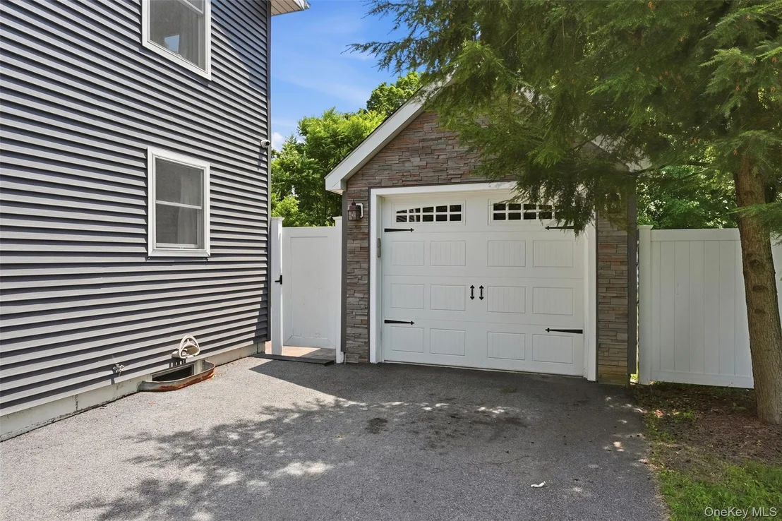 Photo of 10 Henmond Boulevard