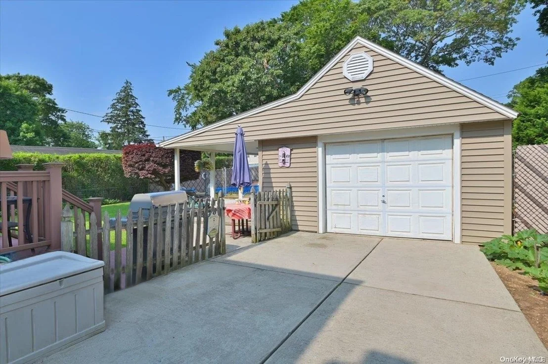 Photo of 876 Mayer Drive