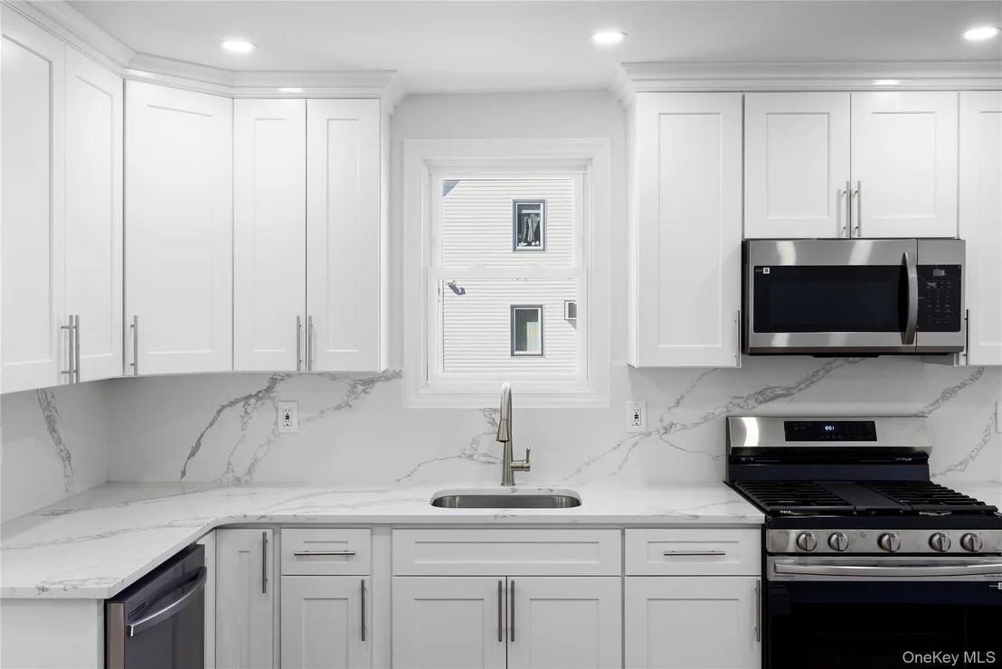 Photo of 22 Colonial Avenue