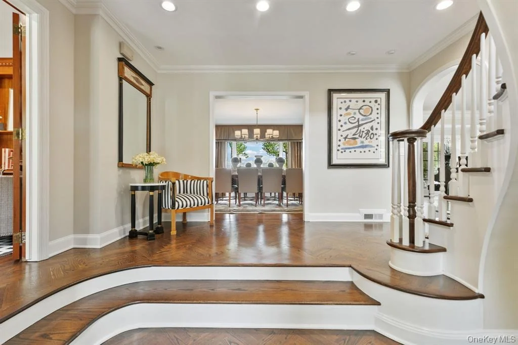 Photo of 8 Boxwood Lane