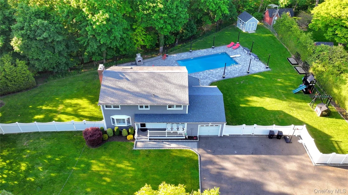 Photo of 522 Moriches Road