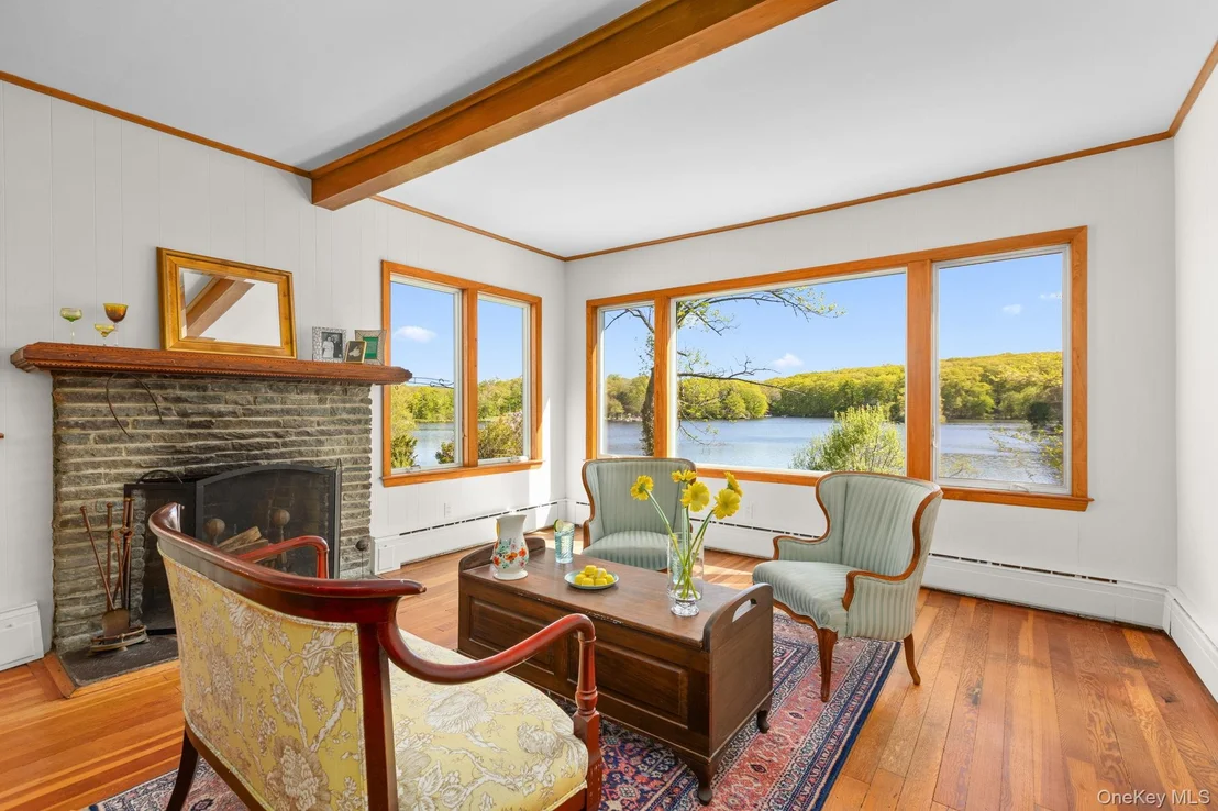 Photo of 122 Dutchess Drive