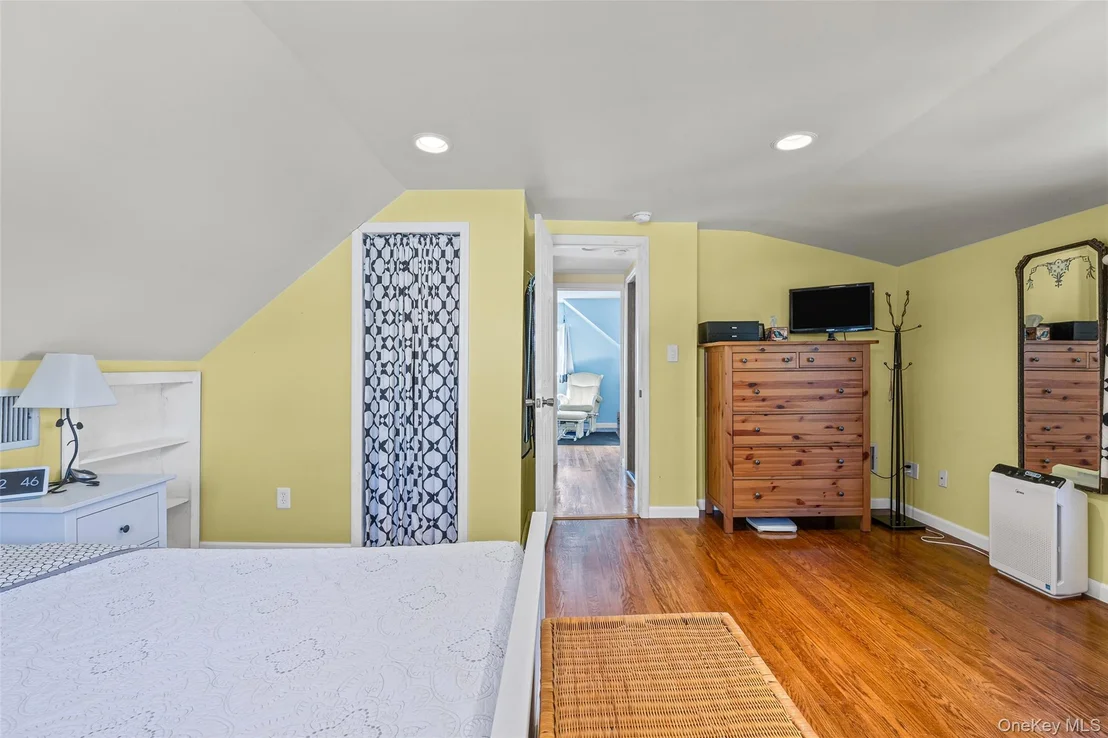 Photo of 10 Nassau Avenue
