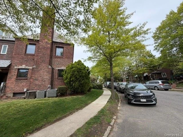 Photo of 13843 76th Avenue