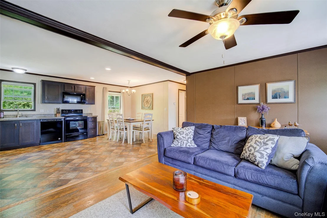 Photo of 559 Lake Road