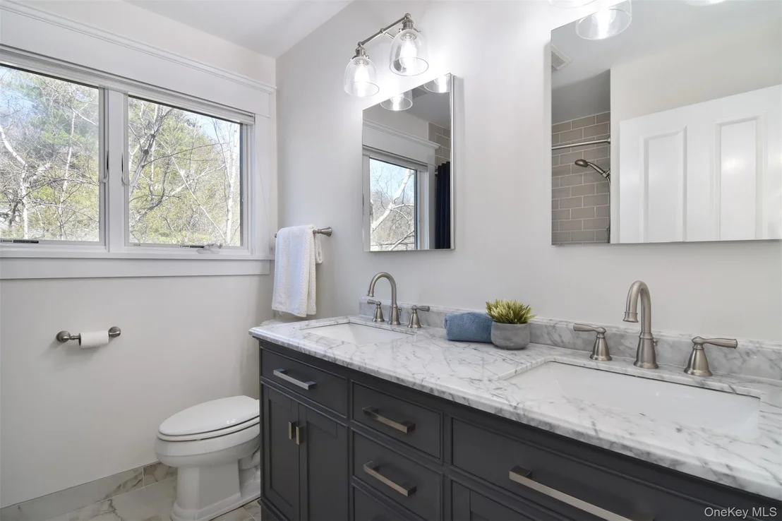 Photo of 153 Fieldpoint Drive