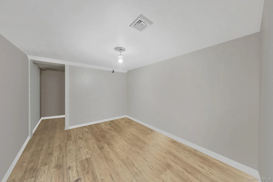 Photo of 231 W Woodside Avenue