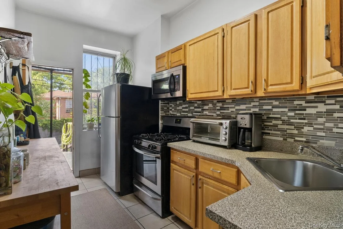 Photo of 321 CORNELIA Street