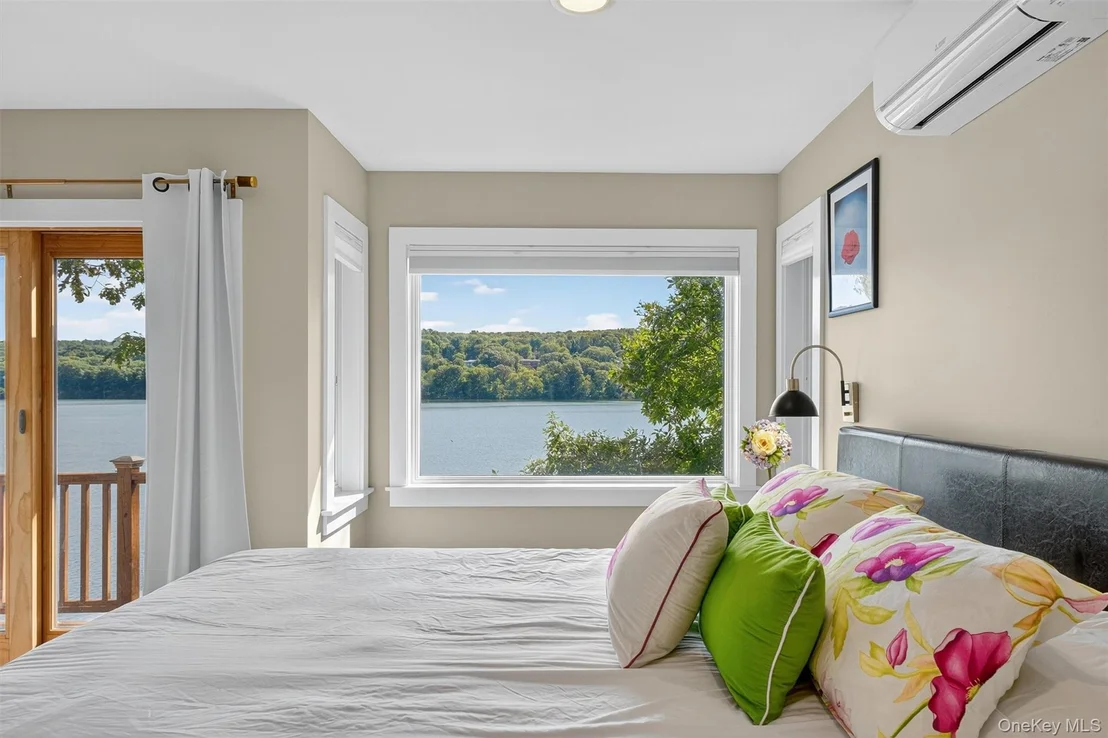 Photo of 60 LAKEVIEW DR
