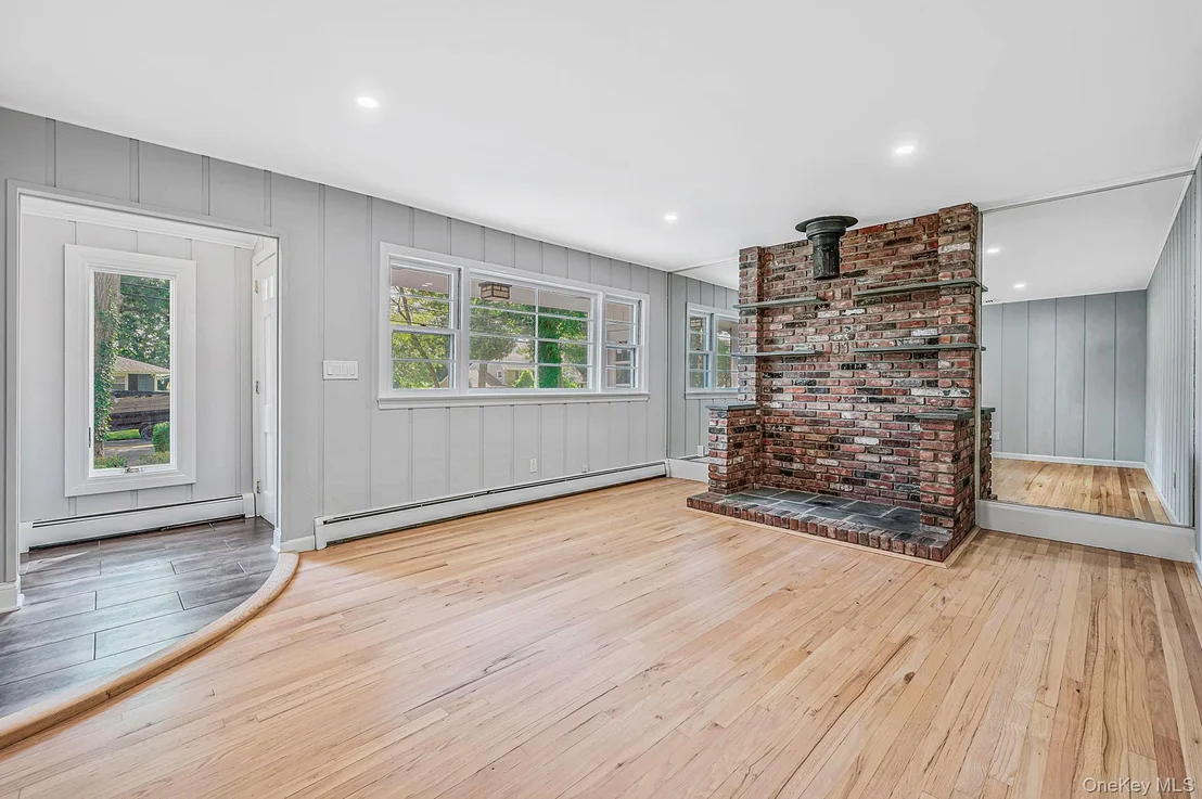 Photo of 194 Phyllis Drive