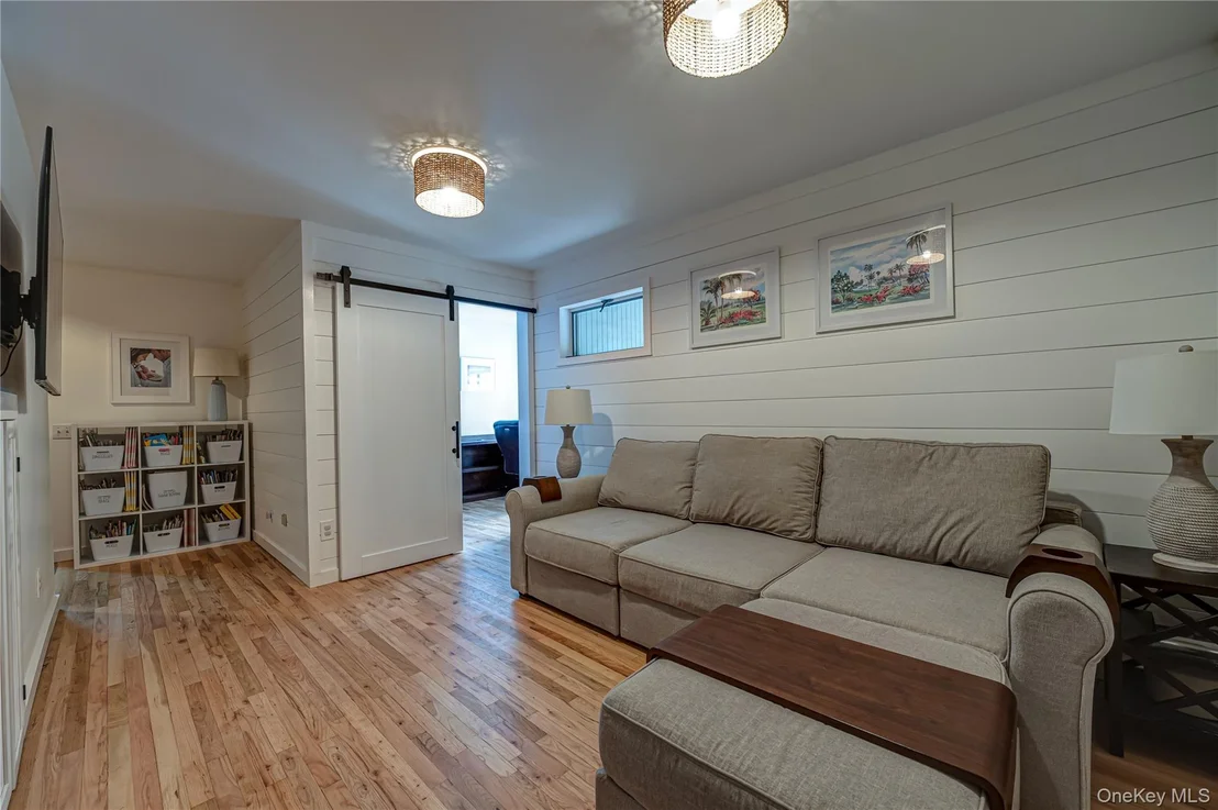 Photo of 81 Manor Lane