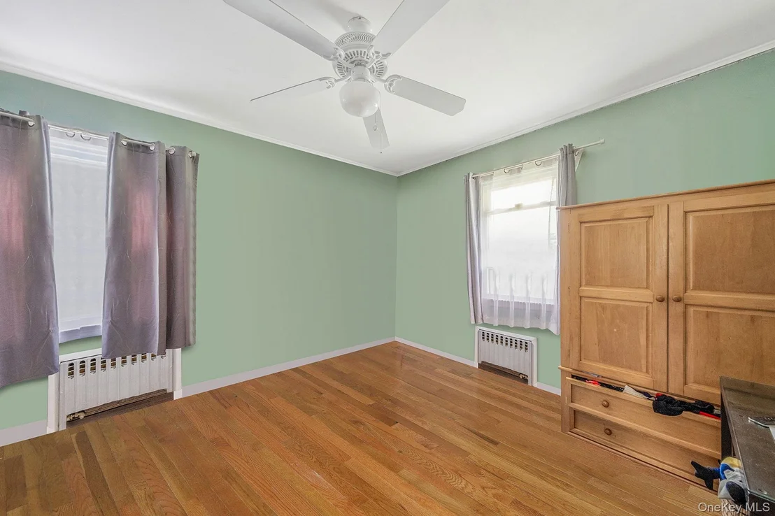 Photo of 891 Pondview Road