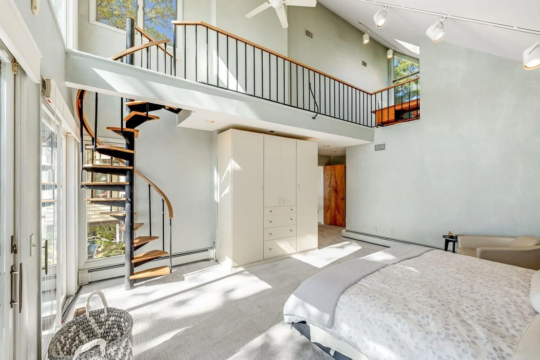 Photo of 444 River Road