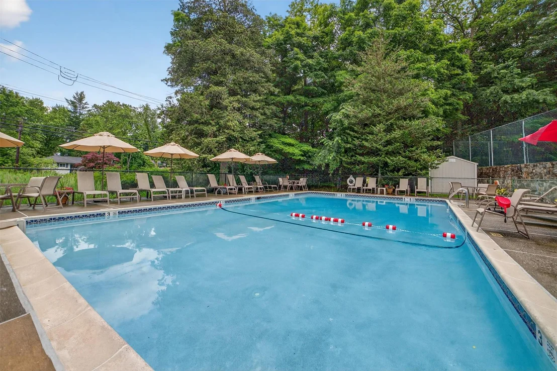 Photo of 32 Spring Pond Drive